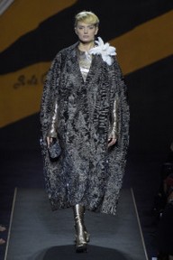 fendi-шубы_22.jpg
